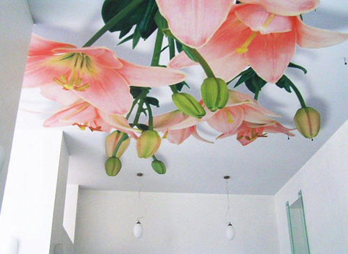 потолок с цветами